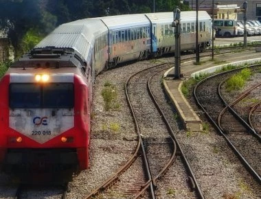 Τρένο της γραμμής Αθήνα-Θεσσαλονίκη παρέσυρε γυναίκα στον σταθμό του Άγιου Στέφανου